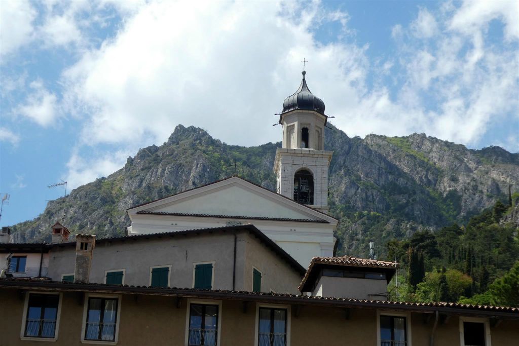 LIMONE SUL GARDA - de kerk van St. Benedictus