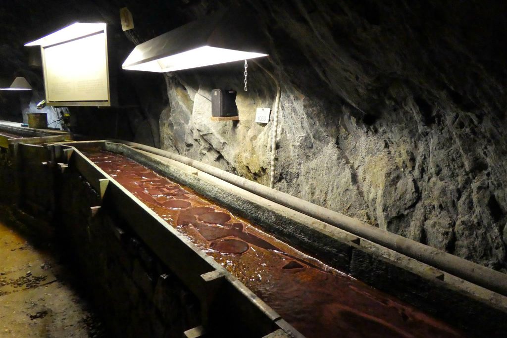 PRETTAU - het filteren van koper in de oude kopermijn