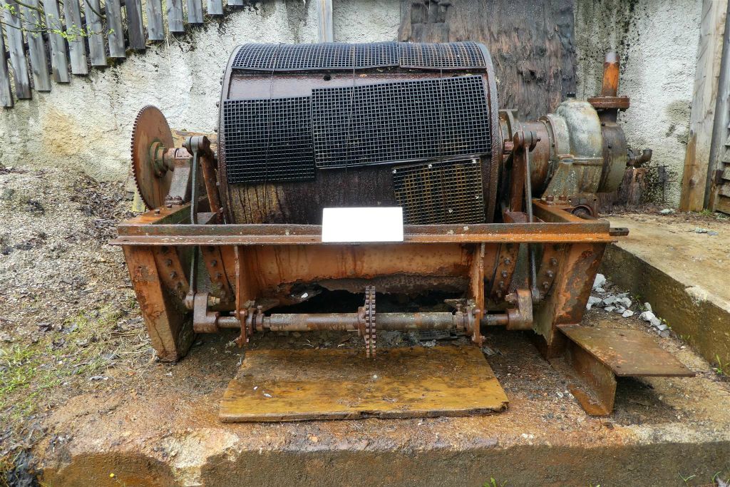 PRETTAU - een oude filtertrommel van de verwerkingsfabriek bij de oude kopermijn