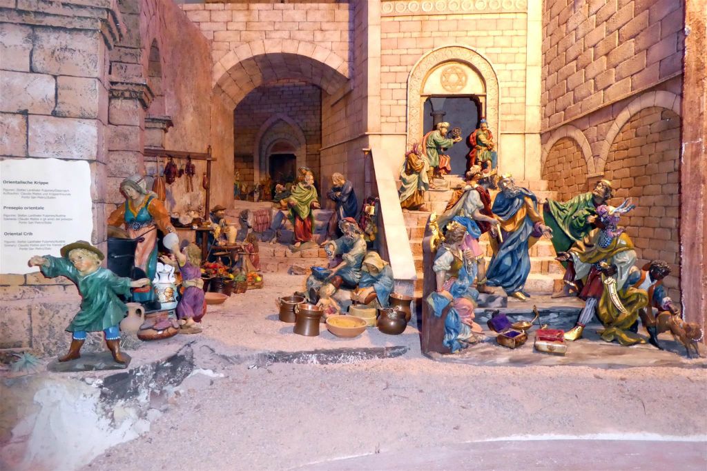 LUTAGO - binnen in het Maranatha museum