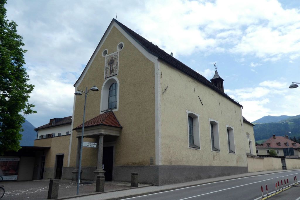 BRUNICO - de Heilige Drie-eenheid kerk