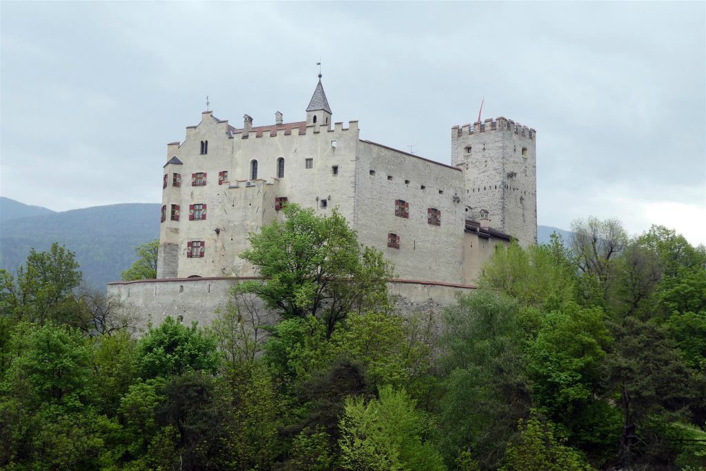 BRUNICO - het kasteel van Brunico