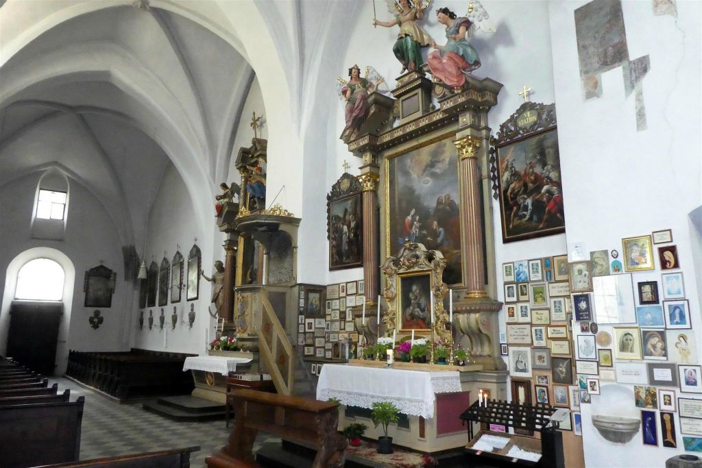 BRIXEN - binnen in de Onze Lieve Vrouw kerk