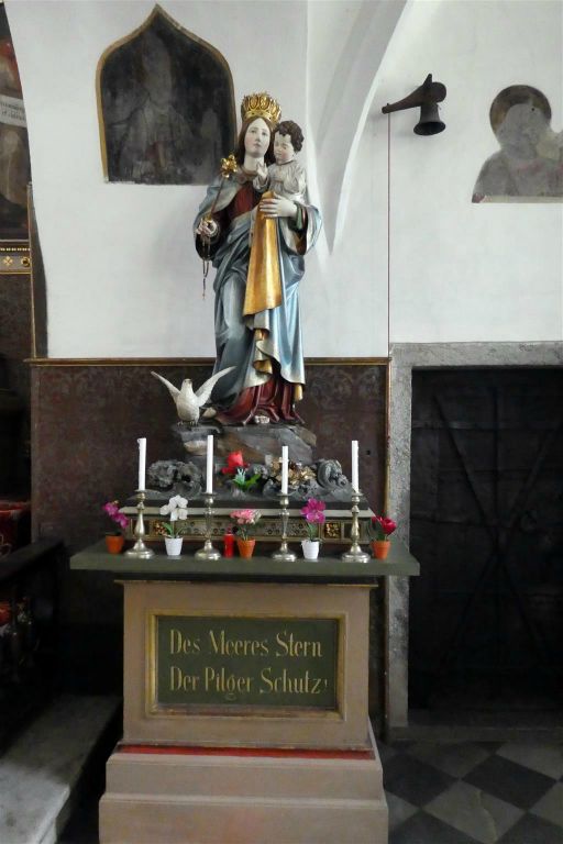BRIXEN - binnen in de Onze Lieve Vrouw kerk