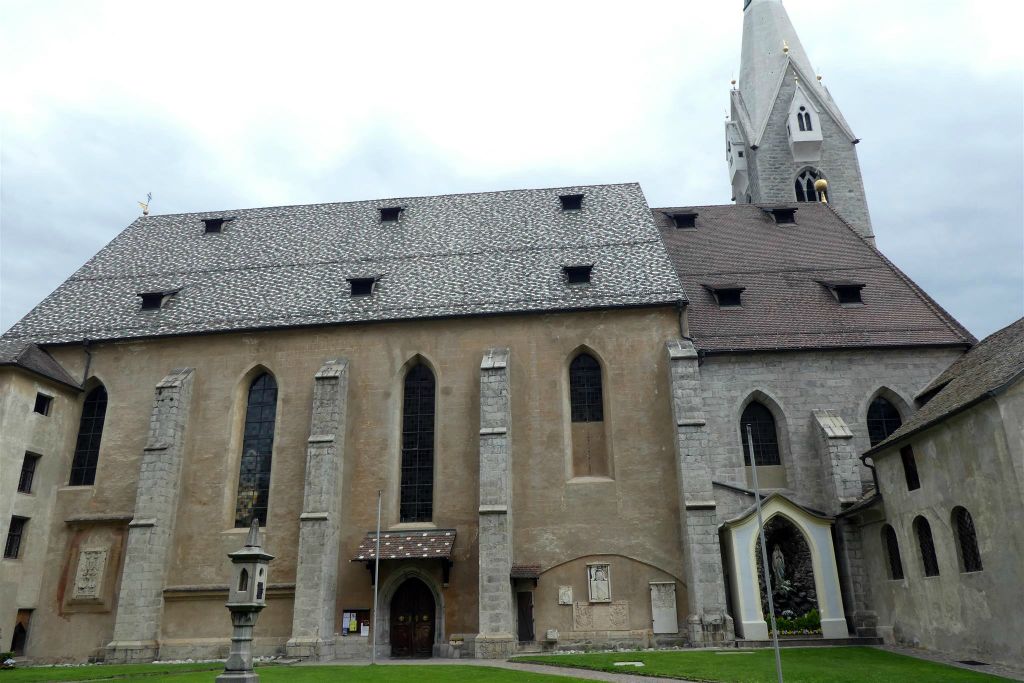 BRIXEN - de parochiekerk van St. Michael