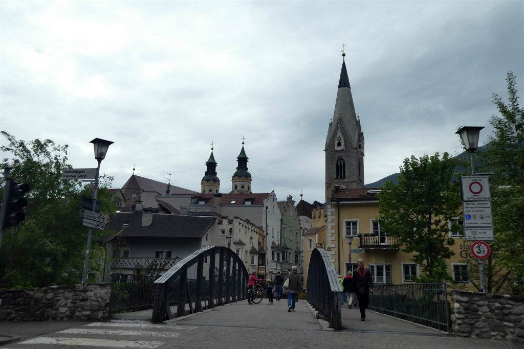 BRIXEN - het uitzicht vanaf de straat Rappanlagen