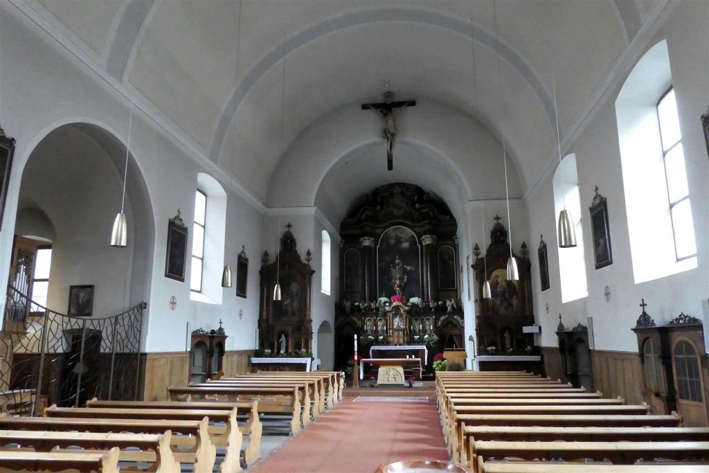 BRIXEN - binnen in de Kapucijnenklooster kerk