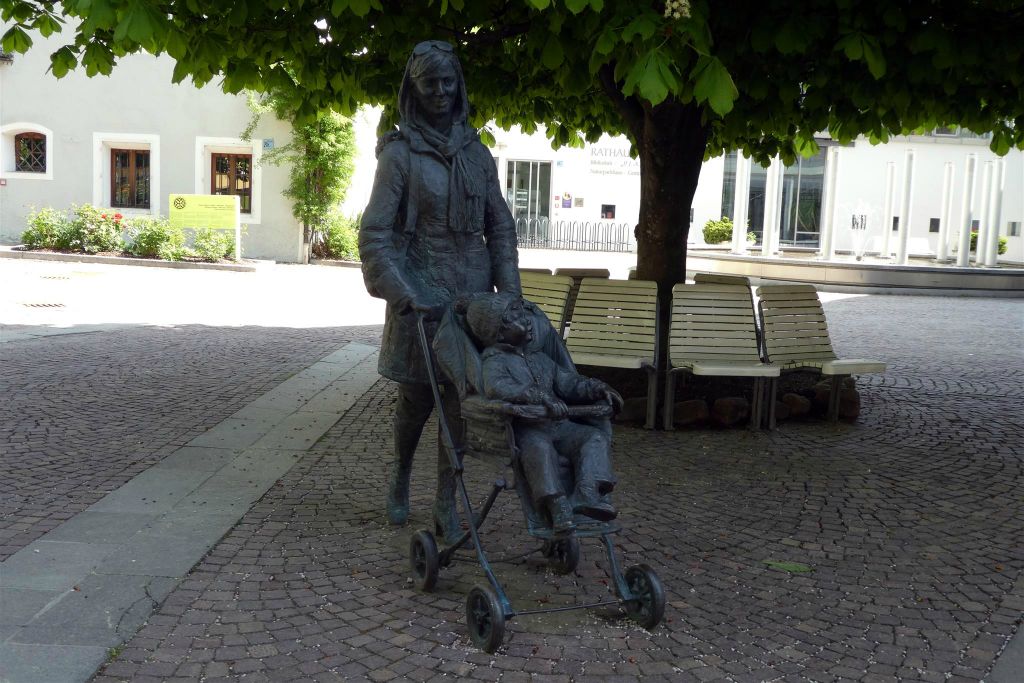 CAMPO TURES - een standbeeld