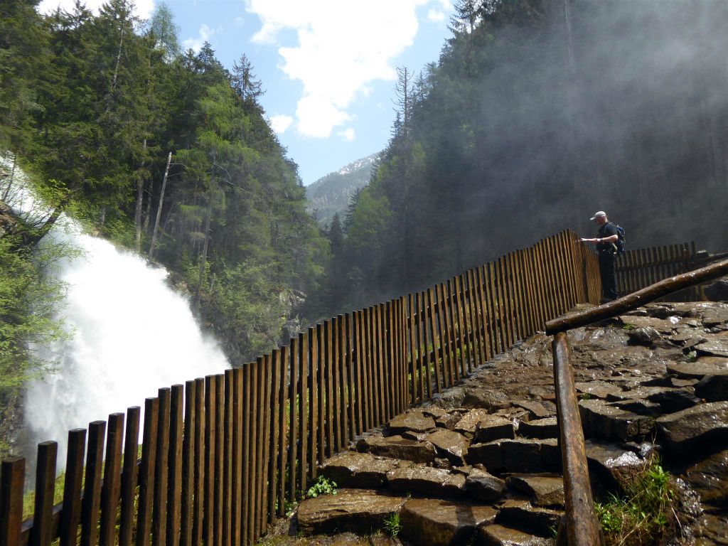 CAMPO TURES - Carlos bij de middelste Rheinbach waterval in het nationale park Rieserferner