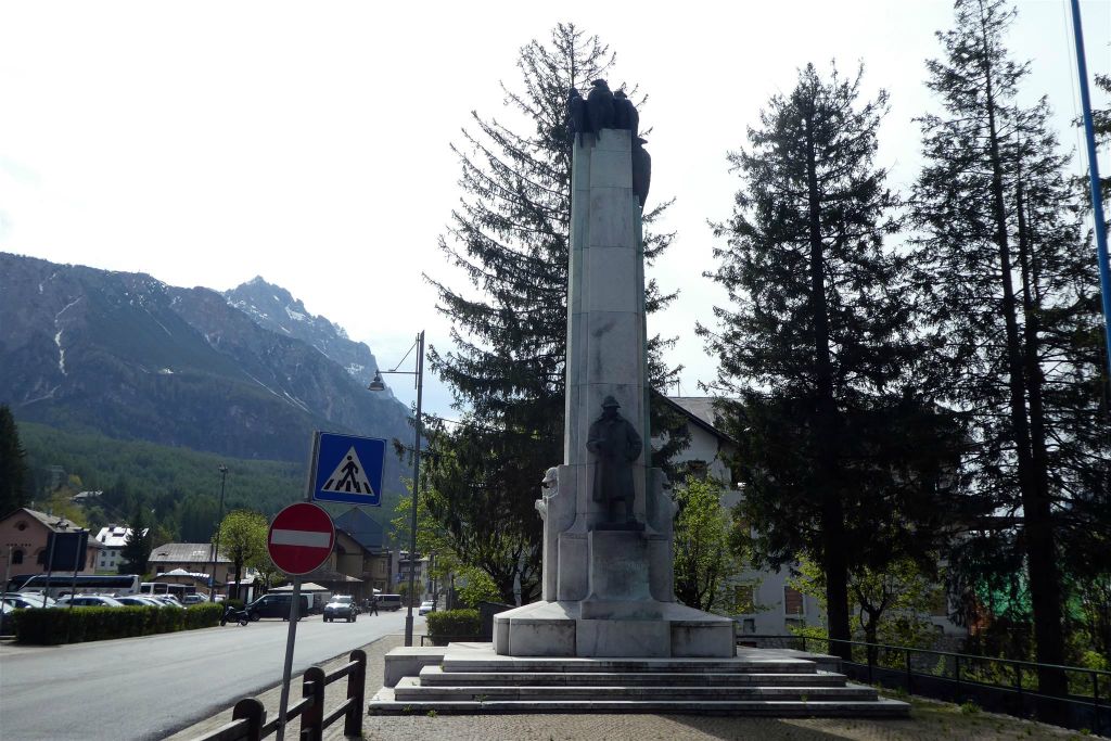 CORTINA d'AMPEZZO - een monument ter ere van de Italiaanse generaal Antonio Cantore (1860-1915)