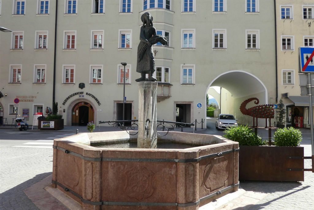 RATTENBERG (OOSTENRIJK) - de Notburga fontein