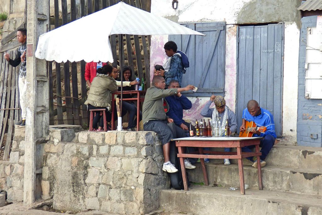 ANTANANARIVO - een straat bar