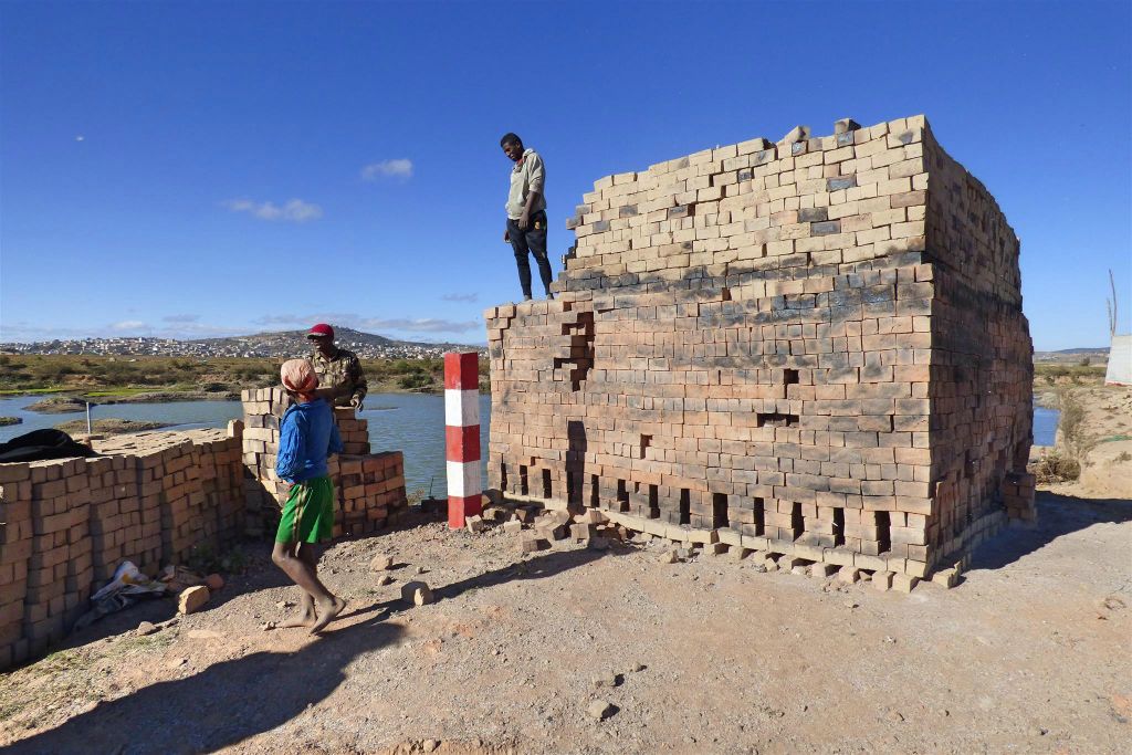 ANTANANARIVO - de oven van een bakstenen fabriekje