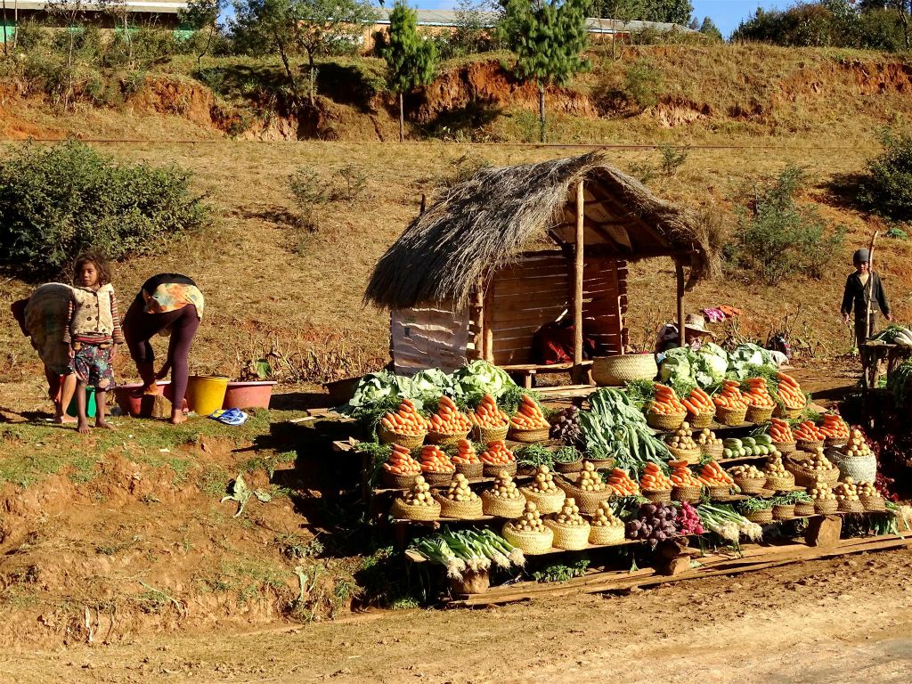 ANKAZONDRANO -> ANTSIRABE - een groentekraam