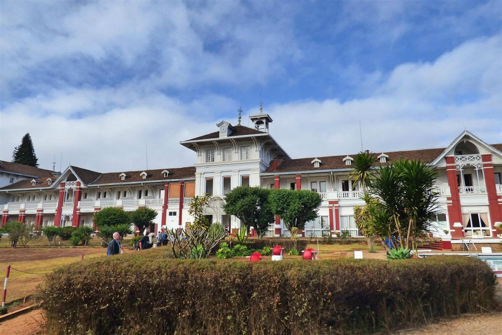 ANTSIRABE - het historisch monument van koloniale stijl Hôtel Des Thermes
