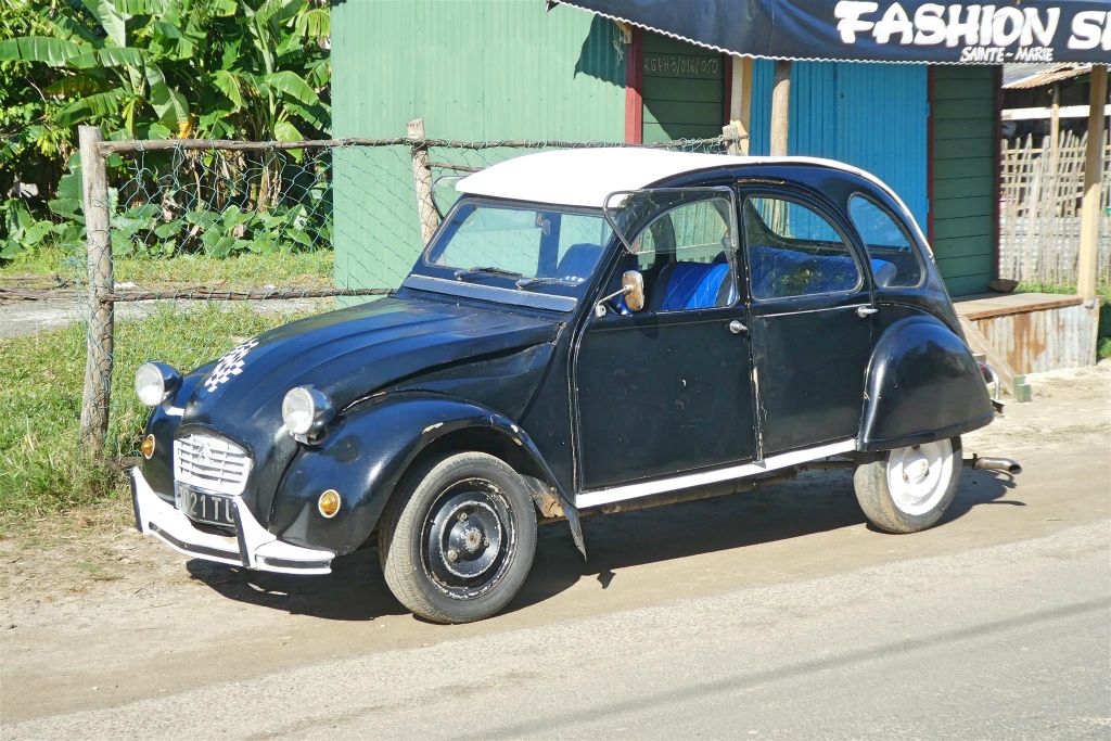 ÎLE SAINTE-MARIE - een Citroën 2CV
