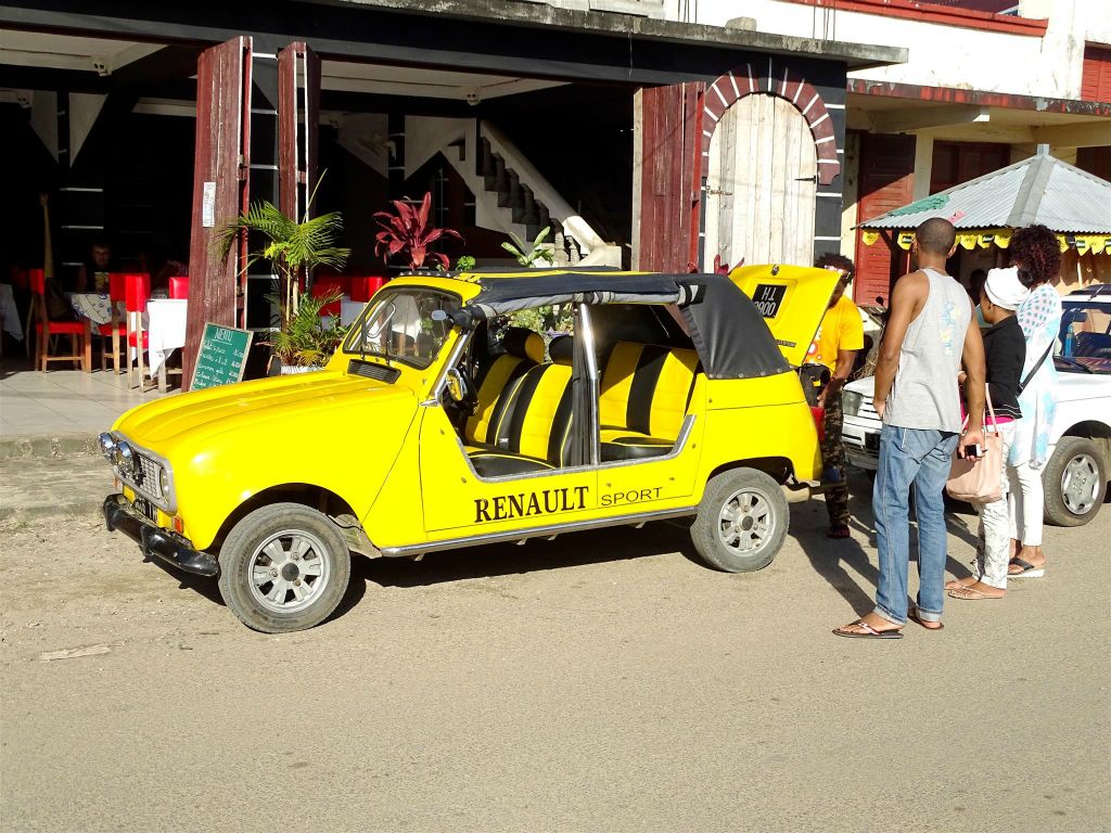 ÎLE SAINTE-MARIE - een Renault 4