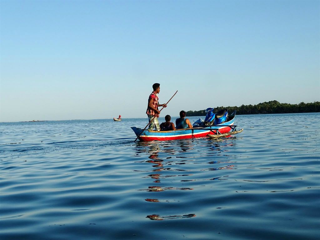 ÎLE SAINTE-MARIE - een boot onderweg naar het eiland Île aux Nattes
