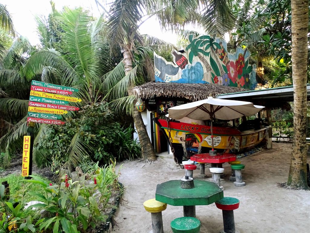 ÎLE AUX NATTES - een bar