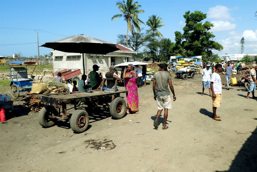 TOAMASINA - de goederen handel bij een haven