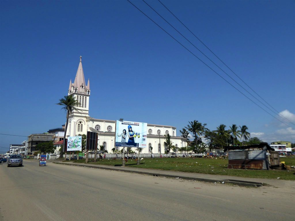 TOAMASINA - de parochiekerk de Notre Dame de Lourdes