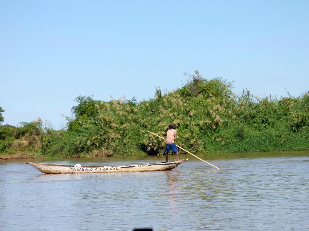 BEGIDRO - een Malagassiër met zijn boot