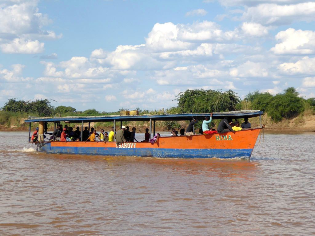 BELON'I TSIRIBIHINA -> TSIMAFANA - een boottaxi