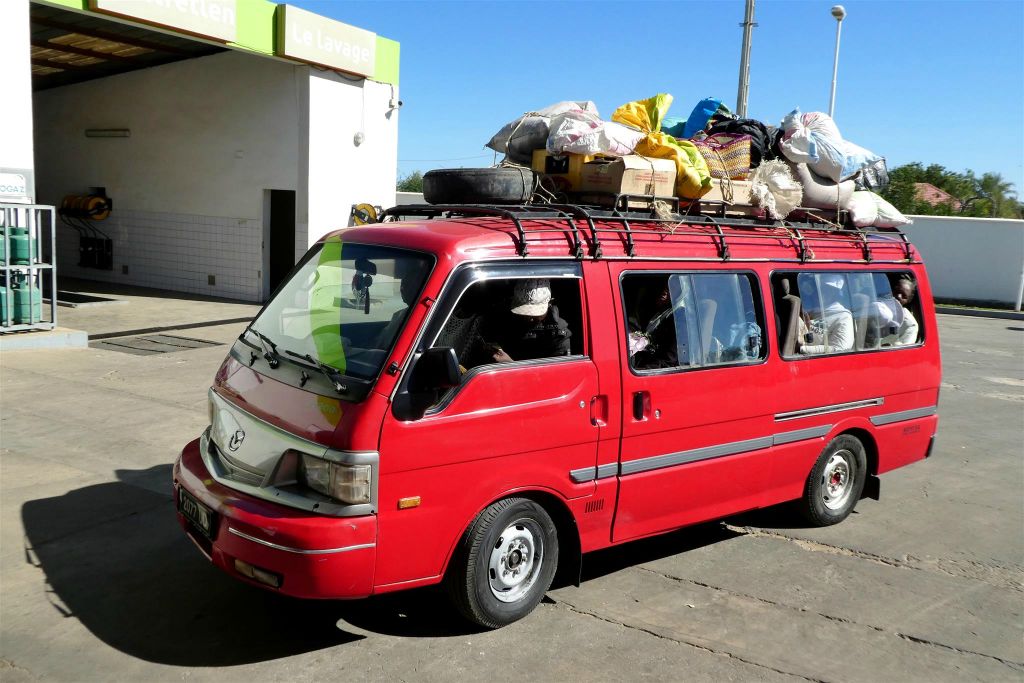 TOLORIA - een minibus