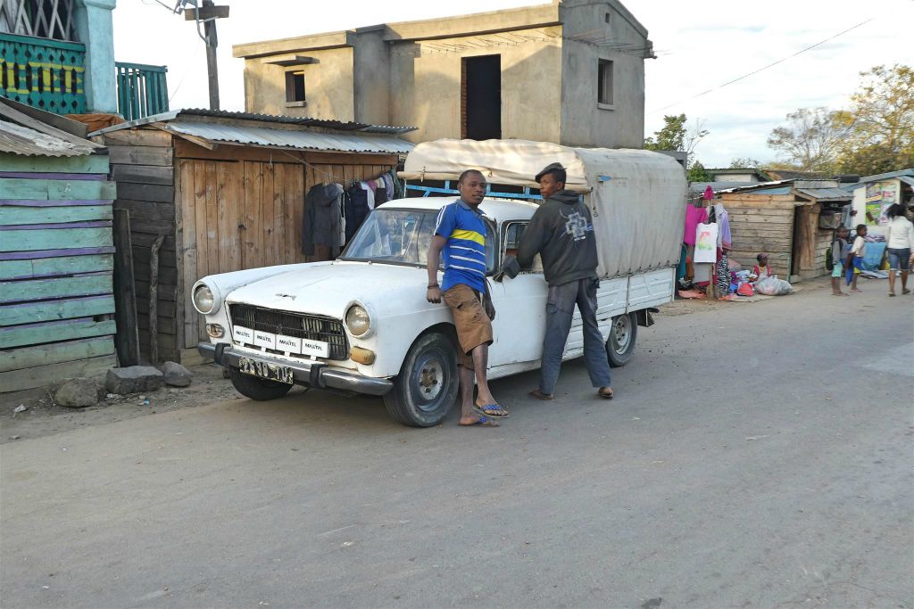 RANOHIRA - een Peugeot 404 pick-up