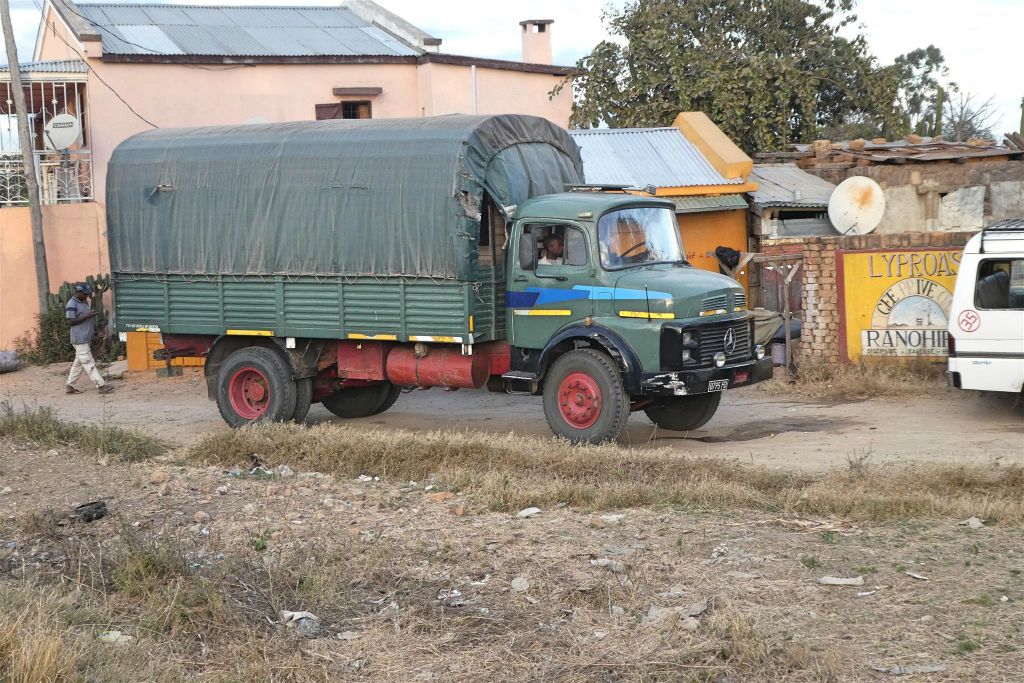 RANOHIRA - een Mercedes vrachtwagen