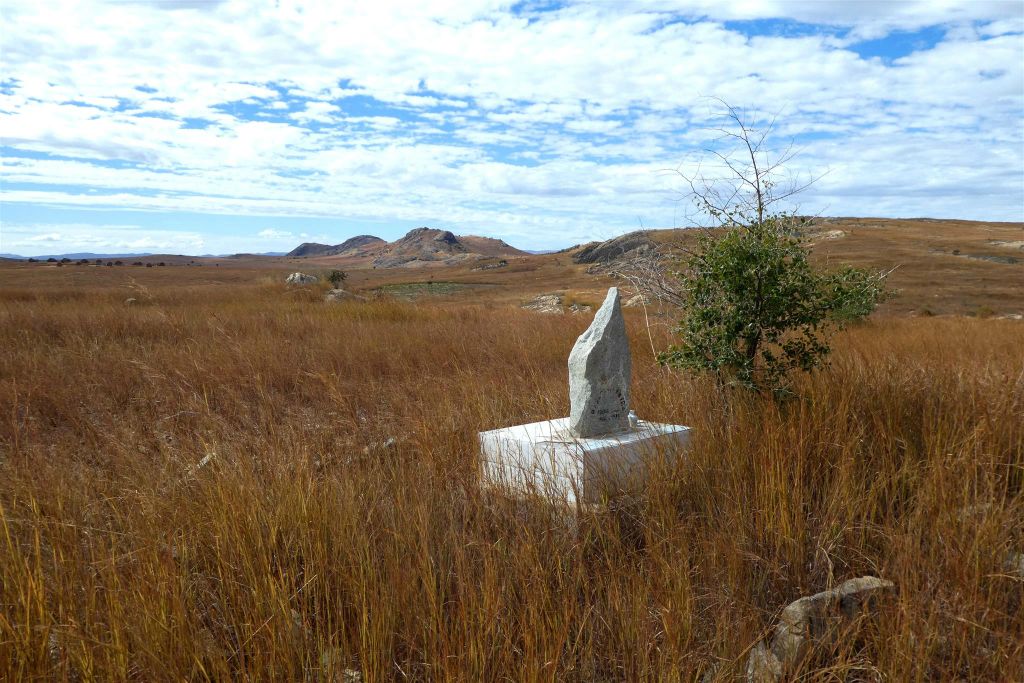 AMBODIN IFANDANA - een graf in het landschap