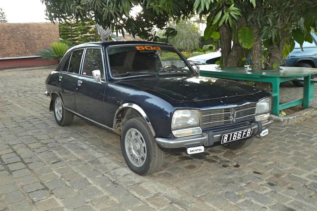 AMBALAVAO - een Peugeot 504 GL