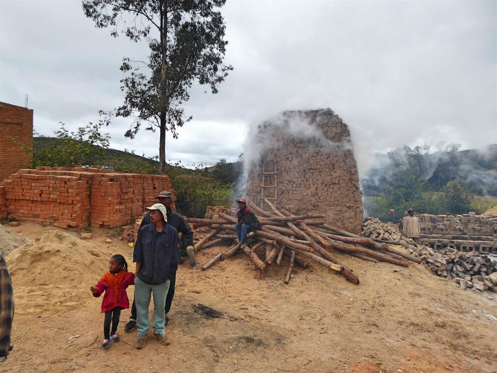 ANDRANOVORIVATO -> FIANARANTSOA - een oven van een steenfabriekje