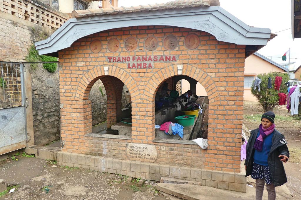 FIANARANTSOA - een openbare wasplek