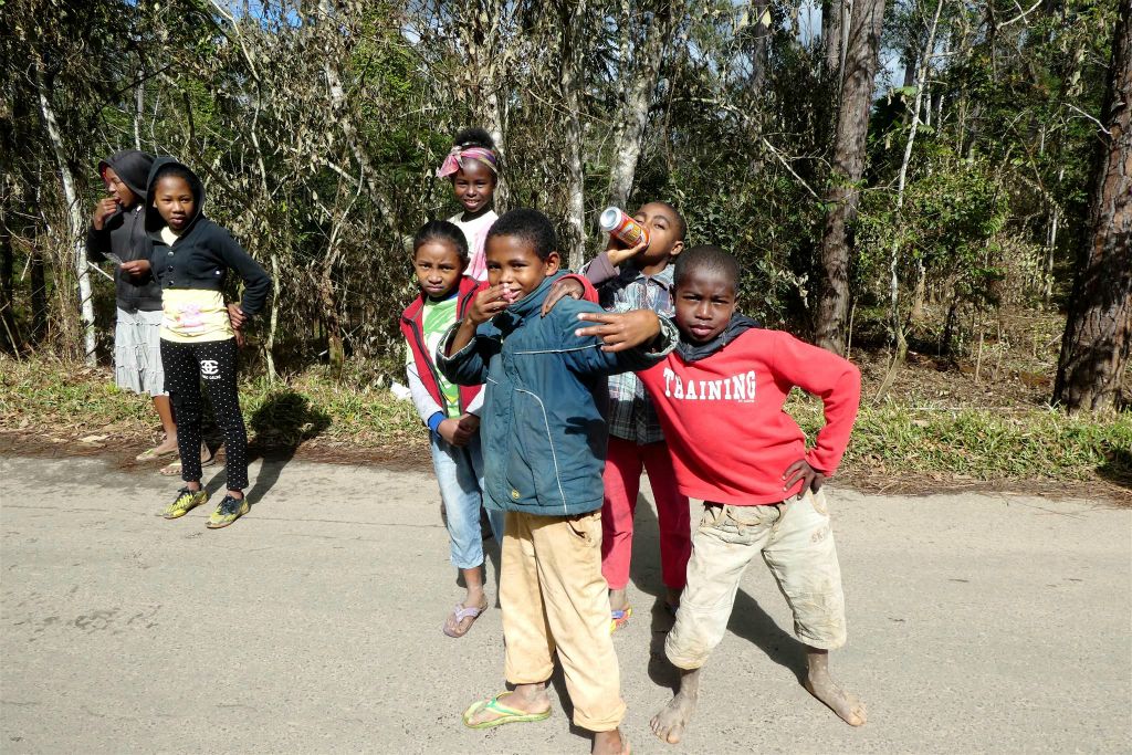 ANDASIBE (NATIONAL PARK) - een aantal kinderen