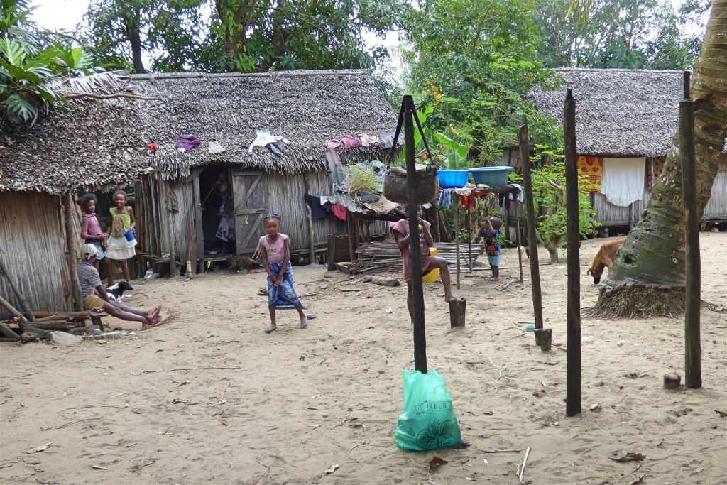 AMPANOTOAMAIZINA - een huis in het dorp