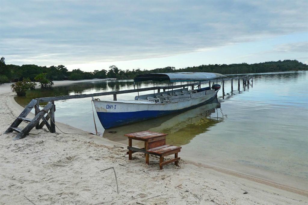 ANKANIN'NY NOFY - de boot waarmee we van en naar Manambato gevaren hebben