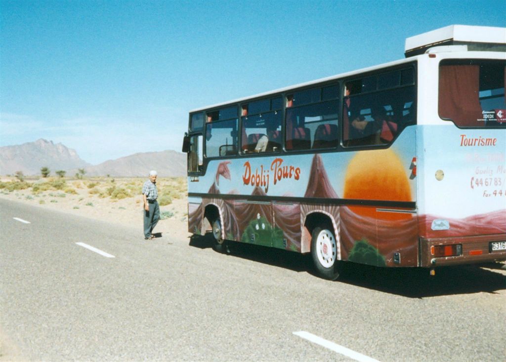 ERFOUD -> ZAGORA - onze buschauffeur met de bus waarmee we onderweg waren