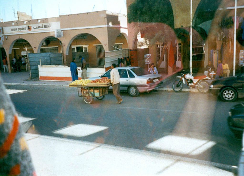 ZAGORA - een man met een fruitkar