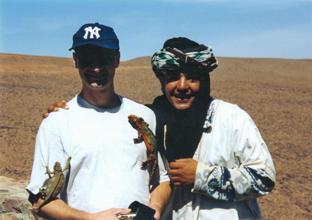 ZAGORA -> MARRAKECH - Carlos met een lokale en twee kameleons