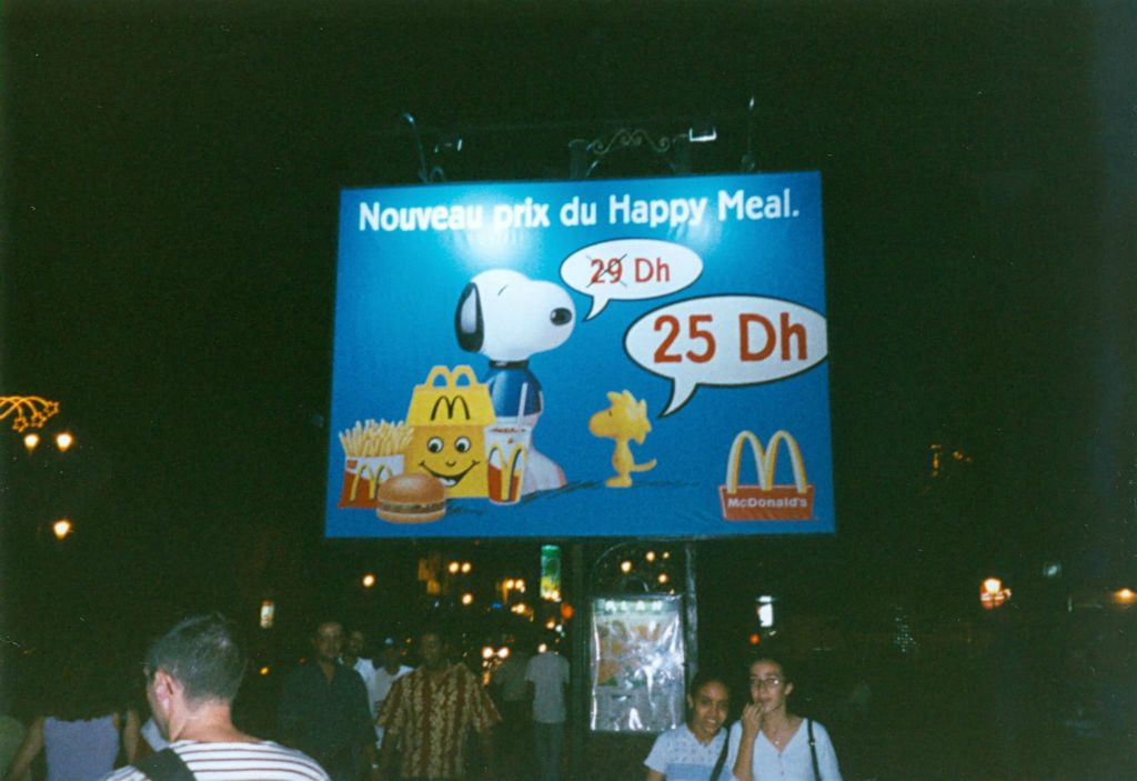 MARRAKECH - een bord van de MC Donalds