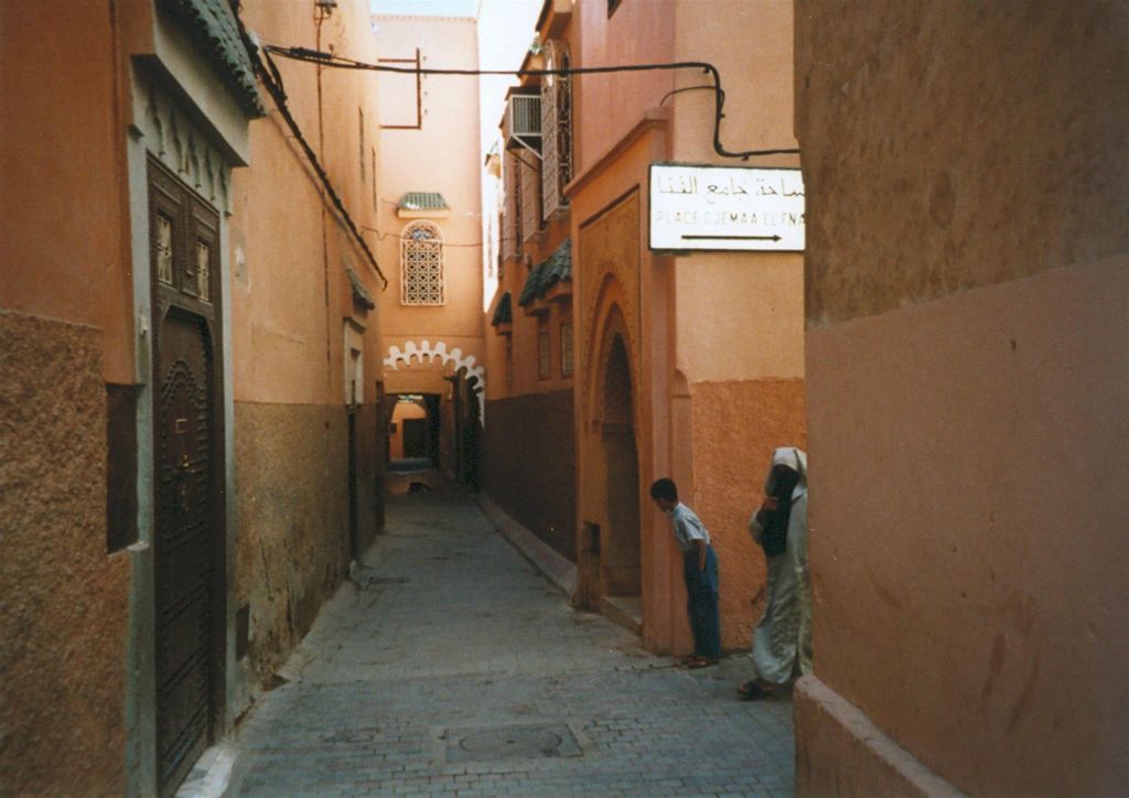 MARRAKECH - een typisch steegje