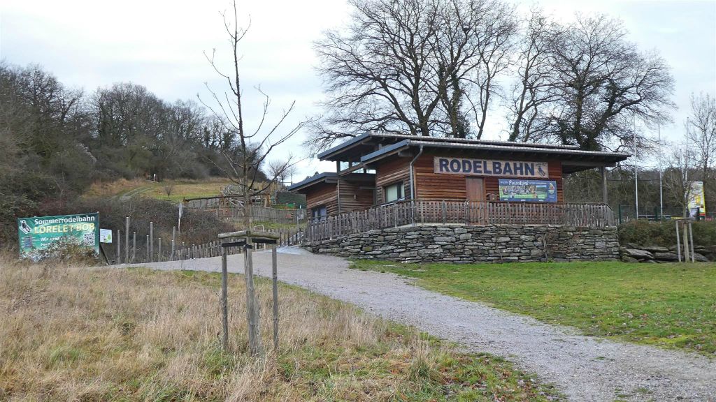 SANKT GOARSHAUSEN - een rodelbaan op de Loreley rots