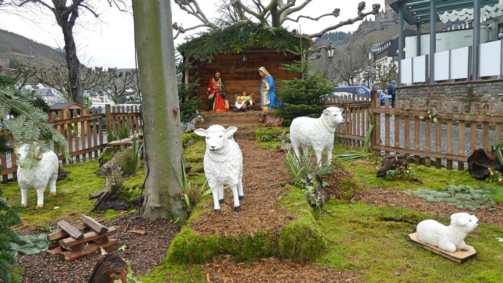 COCHEM - een kerststal op het Carlfritz-Nicolay-Platz plein