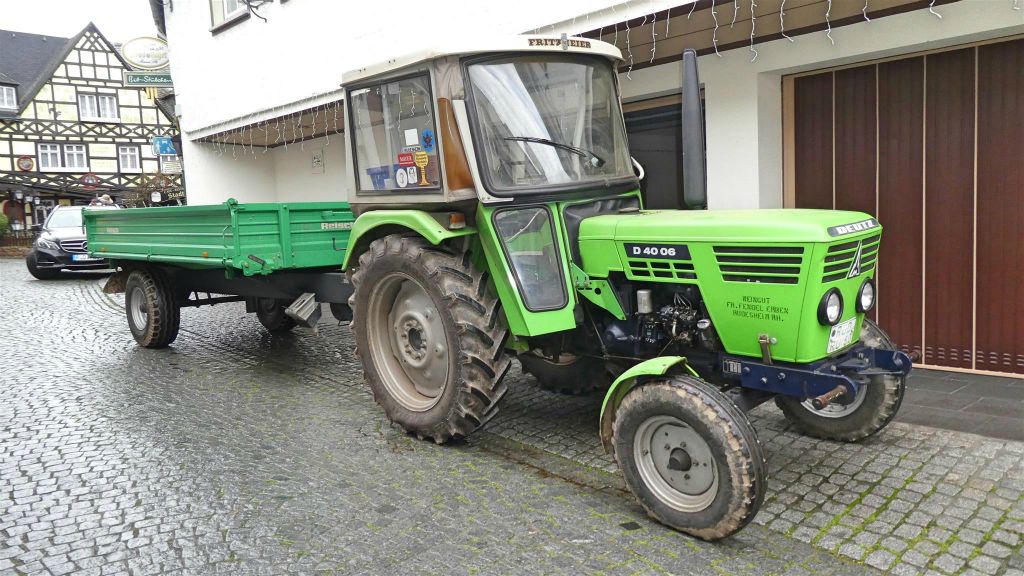 RÜDESHEIM AM RHEIN - een Deutz D4006 tractor