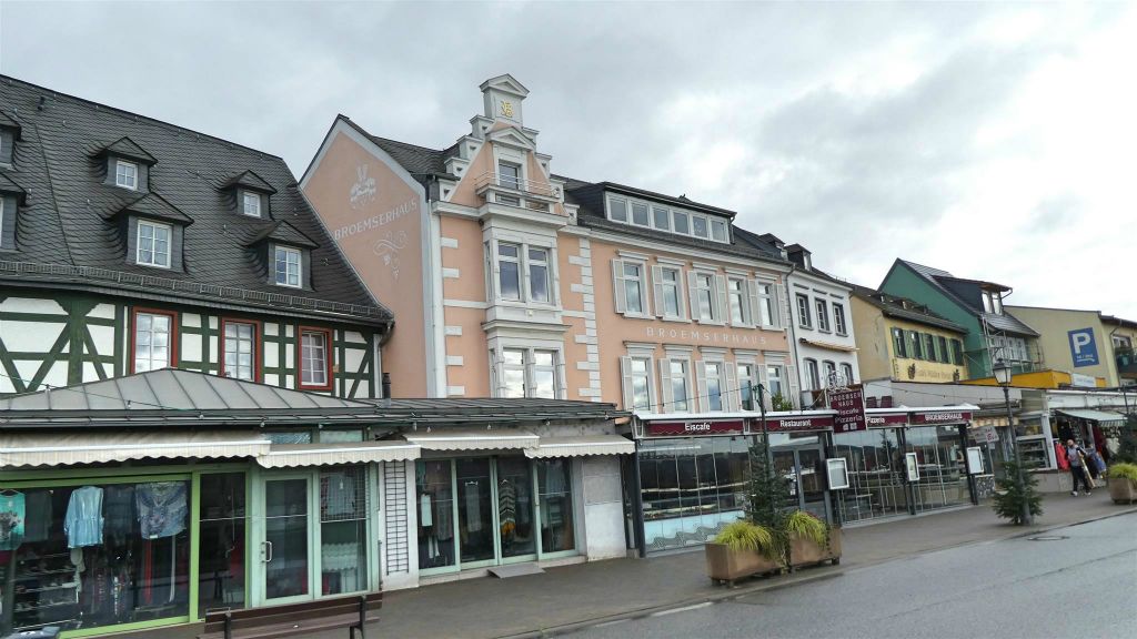 RÜDESHEIM AM RHEIN - het restaurant en ijscafé Brömserhaus aan de Rheinstraße