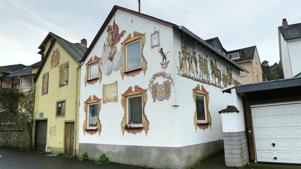 BOPPARD - een muurschildering op een gebouw