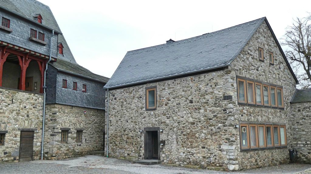 LIMBURG AN DER LAHN - een herbouwde schuur van het kasteel Limburg