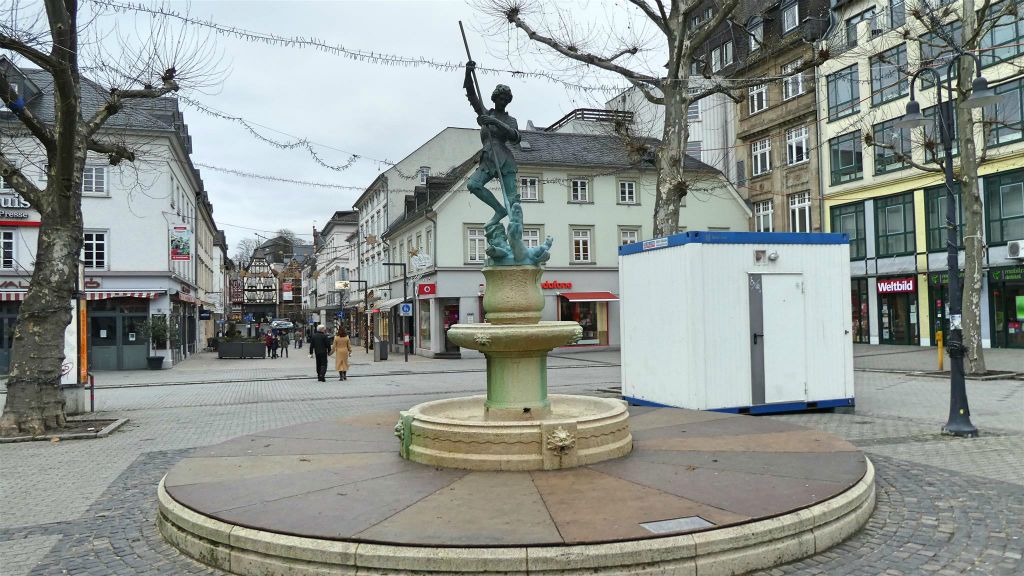 LIMBURG AN DER LAHN - de Sint-Joris fontein