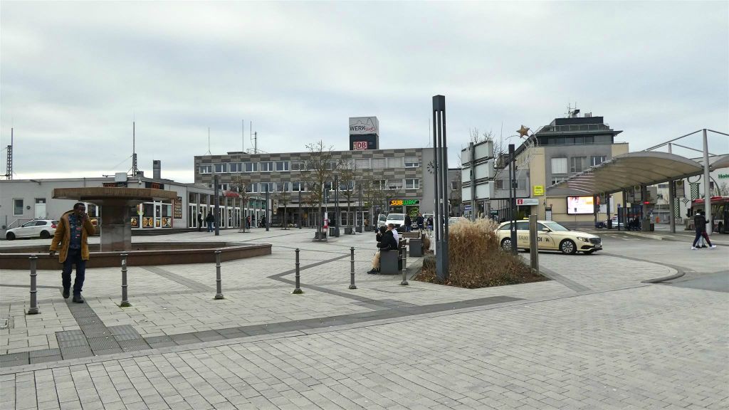 LIMBURG AN DER LAHN - het bus- en  treinstation
